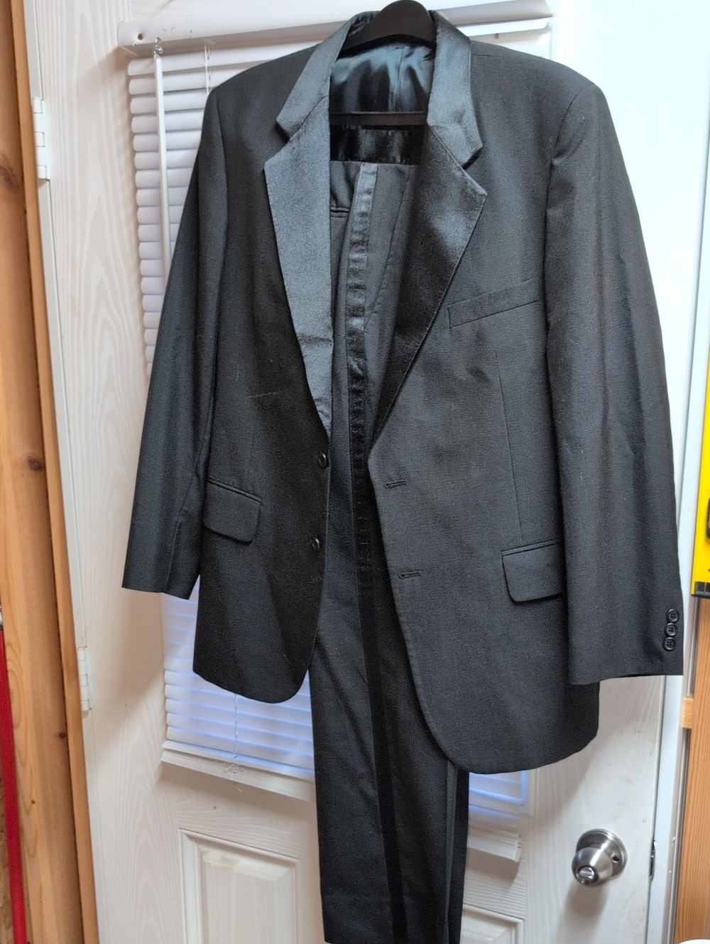 Kilburne and Finch Black Men's Tuxedo Set (42R)